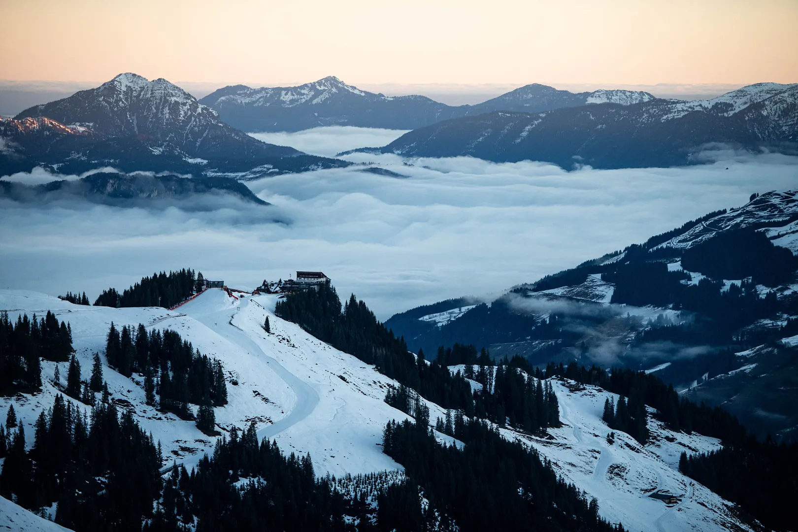 Wolkendecke der Berge